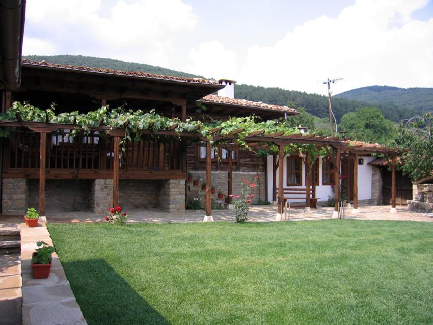 The House With The Vine Guest House Zheravna Exterior foto